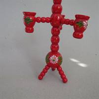 3 armet svensk julestage. 20 cm. høj, rød med bemaling.